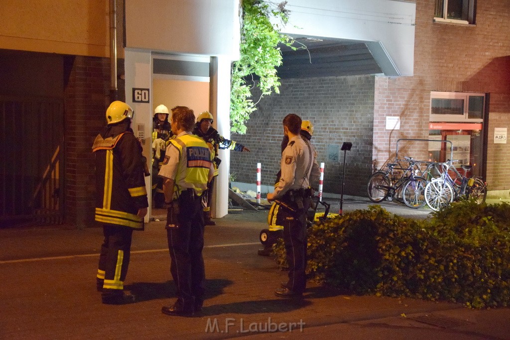 Feuer Koeln Vingst Ostheimerstr P133.JPG - Miklos Laubert